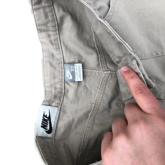 Nike Cargo Shorts Size 32 Beige - Picture 7 of 8